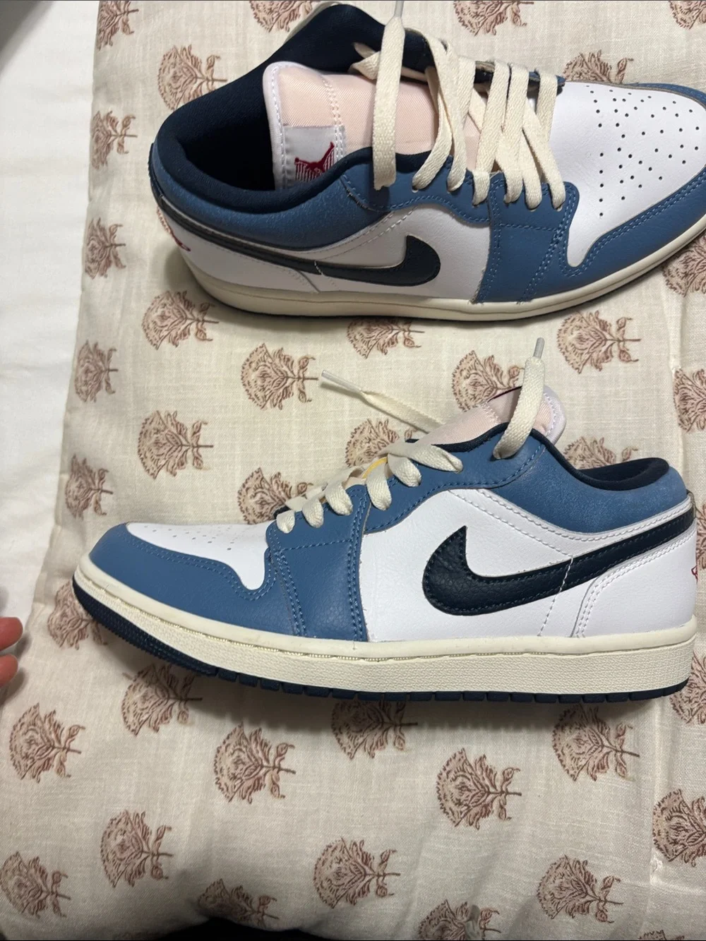 Nike Air Jordan men’s 6.5/womens 8 Low-Top Sneakers - never worn